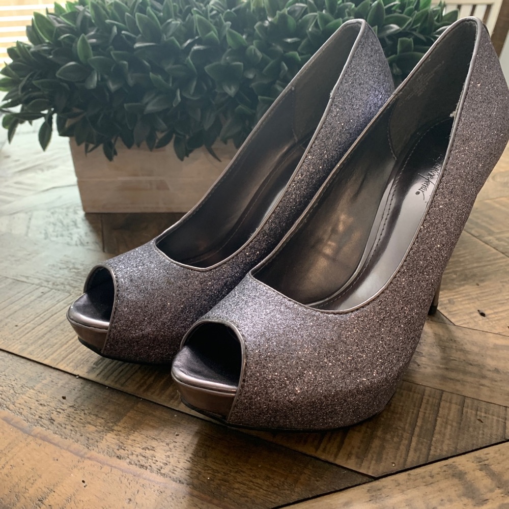 Glitter peep toe pumps